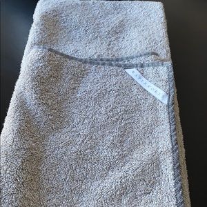 Waterworks linen/cotton towels.